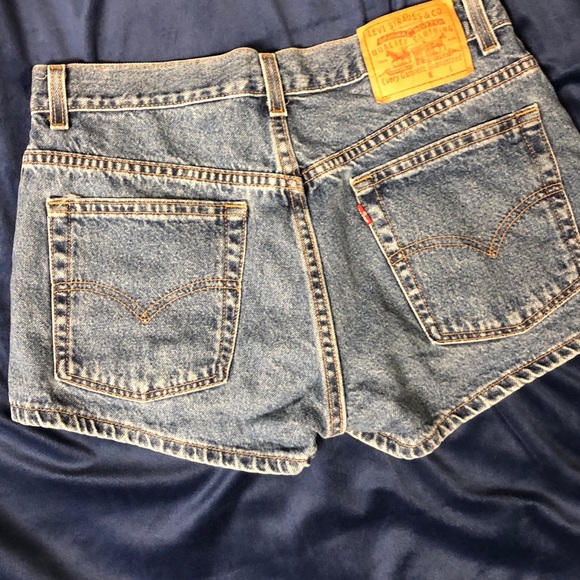 FREE* 🇺🇸 USA-made Levi’s denim shorts medium wash!!! - Picture 4 of 8